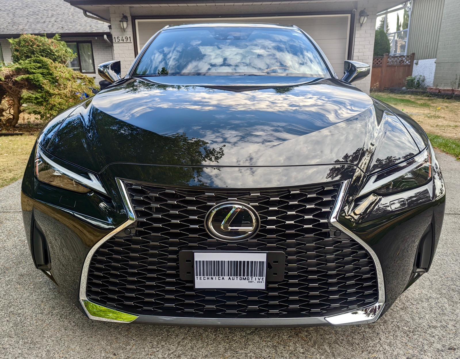 lexux front